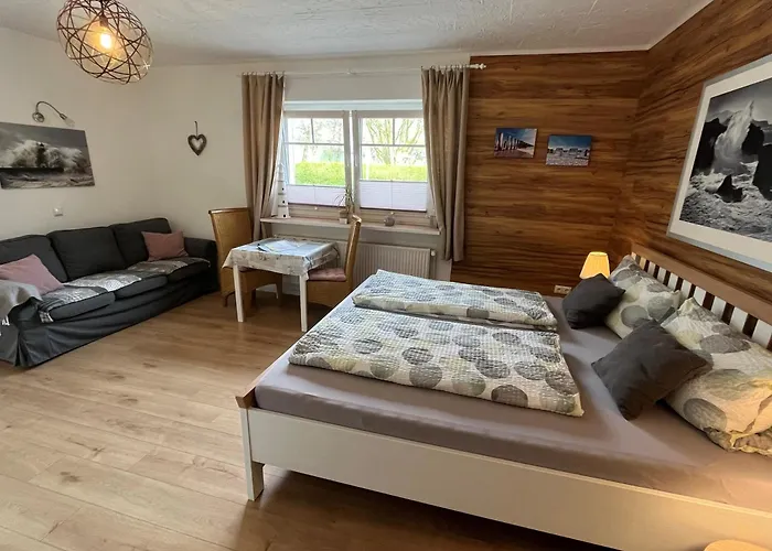 Appartement 1 Mit Kueche Und Neuem Bad, Frisch Saniert