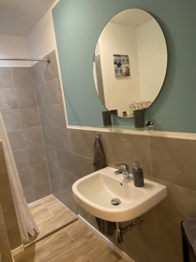 Apartment 1 Mit Kueche Und Neuem Bad, Frisch Saniert Friedrichskoog